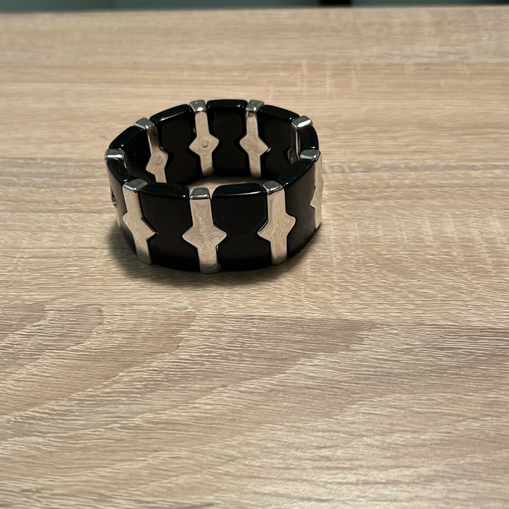 Elastic wide cuff bracelet